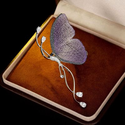 acheter Broche de papillon à profil latéral personnalisable - Des ailes dégradées de lavande et de l'élégance de la vigne d'argent online manufacture