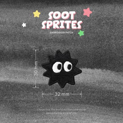 kaufen Quadratische 3D-Bekleidung Stickplatten Studio Ghibli-inspirierte Ruß Sprite Patches für launenhafte alltägliche Magie online manufacture