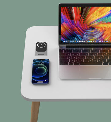 شحن سريع 15W شاحن مغناطيسي لاسلكي قابلة للطي طويل الأمد لـ iPhone