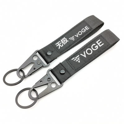 سلاسل مفاتيح VOGE المخصصة Jacquard Lanyard - نظام خطاف مضاعف مضاد للخدوش - العلامة التجارية المميزة للشركة